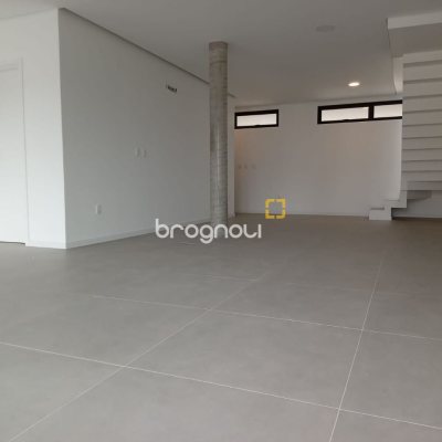 Casa de Condomínio com 216m², 3 quartos (sendo 1 suíte), 2 garagens, no bairro Beira Rio em Biguaçu
