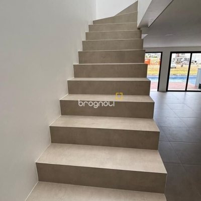 Casa de Condomínio com 216m², 3 quartos (sendo 1 suíte), 2 garagens, no bairro Beira Rio em Biguaçu