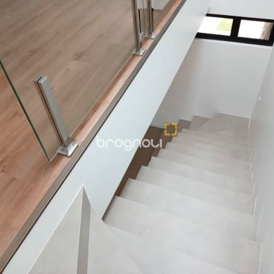 Casa de Condomínio com 216m², 3 quartos (sendo 1 suíte), 2 garagens, no bairro Beira Rio em Biguaçu