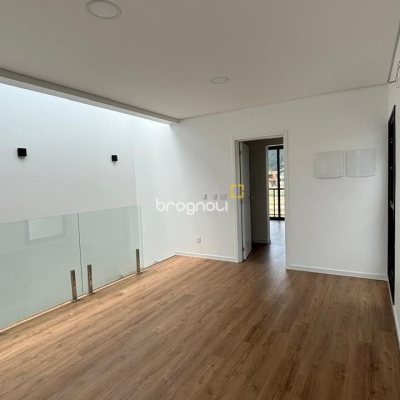 Casa de Condomínio com 216m², 3 quartos (sendo 1 suíte), 2 garagens, no bairro Beira Rio em Biguaçu