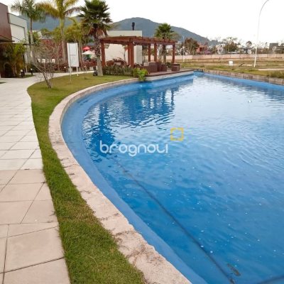 Casa de Condomínio com 216m², 3 quartos (sendo 1 suíte), 2 garagens, no bairro Beira Rio em Biguaçu