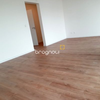 Casa de Condomínio com 216m², 3 quartos (sendo 1 suíte), 2 garagens, no bairro Beira Rio em Biguaçu