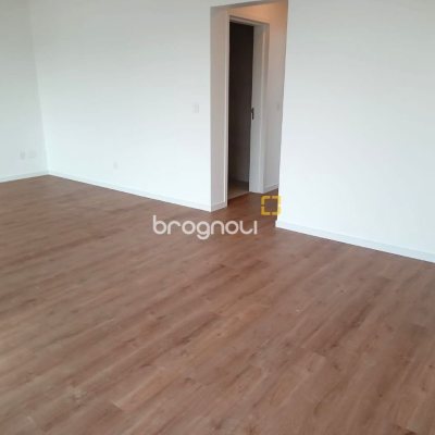 Casa de Condomínio com 216m², 3 quartos (sendo 1 suíte), 2 garagens, no bairro Beira Rio em Biguaçu