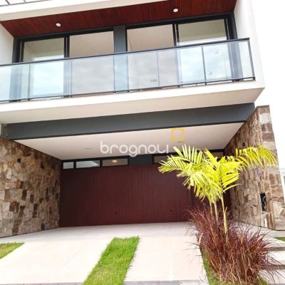 Casa de Condomínio com 216m², 3 quartos (sendo 1 suíte), 2 garagens, no bairro Beira Rio em Biguaçu