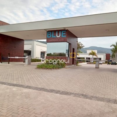 Casa de Condomínio com 216m², 3 quartos (sendo 1 suíte), 2 garagens, no bairro Beira Rio em Biguaçu