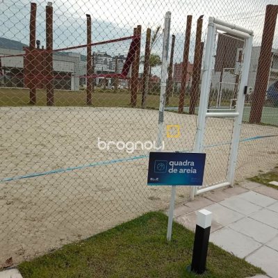 Casa de Condomínio com 216m², 3 quartos (sendo 1 suíte), 2 garagens, no bairro Beira Rio em Biguaçu