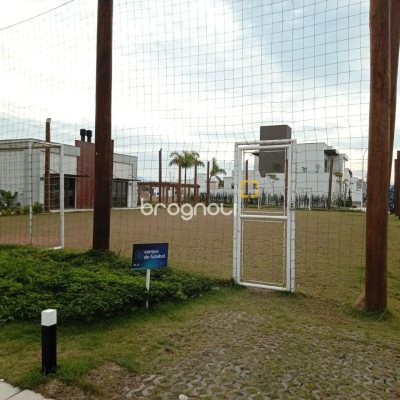 Casa de Condomínio com 216m², 3 quartos (sendo 1 suíte), 2 garagens, no bairro Beira Rio em Biguaçu