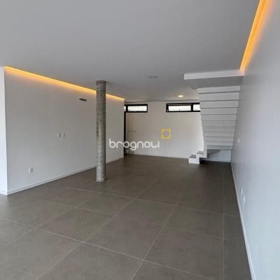 Casa de Condomínio com 216m², 3 quartos (sendo 1 suíte), 2 garagens, no bairro Beira Rio em Biguaçu