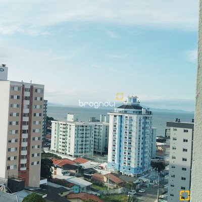 Apartamento com 92m², 3 quartos (sendo 1 suíte), 1 garagem, no bairro Barreiros em São José