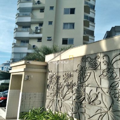 Apartamento com 92m², 3 quartos (sendo 1 suíte), 1 garagem, no bairro Barreiros em São José