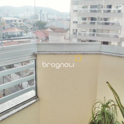 Apartamento com 92m², 3 quartos (sendo 1 suíte), 1 garagem, no bairro Barreiros em São José
