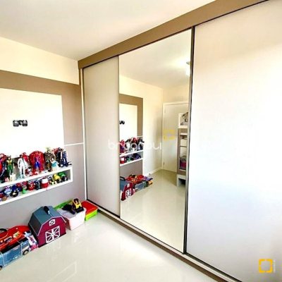 Apartamento com 92m², 3 quartos (sendo 1 suíte), 1 garagem, no bairro Barreiros em São José