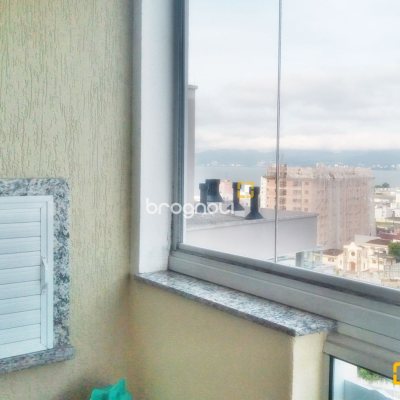 Apartamento com 92m², 3 quartos (sendo 1 suíte), 1 garagem, no bairro Barreiros em São José