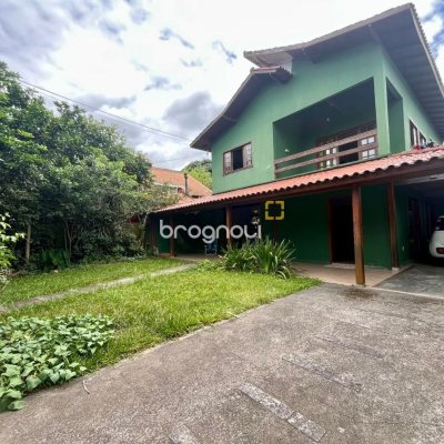 Casa com 220m², 6 quartos (sendo 1 suíte), 3 garagens, no bairro Rio Tavares em Florianópolis