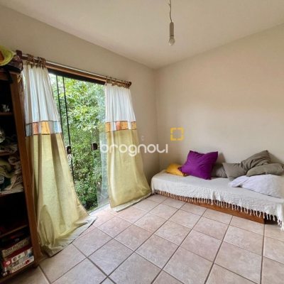 Casa com 220m², 6 quartos (sendo 1 suíte), 3 garagens, no bairro Rio Tavares em Florianópolis