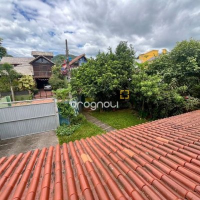 Casa com 220m², 6 quartos (sendo 1 suíte), 3 garagens, no bairro Rio Tavares em Florianópolis