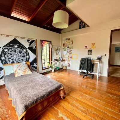 Casa com 220m², 6 quartos (sendo 1 suíte), 3 garagens, no bairro Rio Tavares em Florianópolis