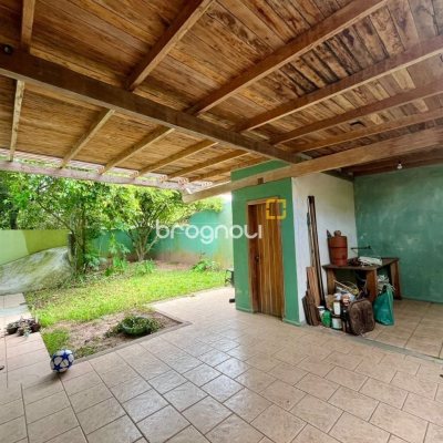 Casa com 220m², 6 quartos (sendo 1 suíte), 3 garagens, no bairro Rio Tavares em Florianópolis