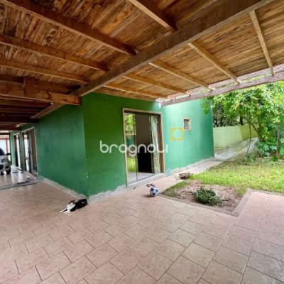 Casa com 220m², 6 quartos (sendo 1 suíte), 3 garagens, no bairro Rio Tavares em Florianópolis