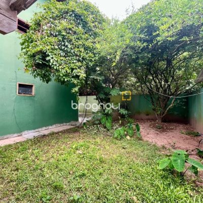 Casa com 220m², 6 quartos (sendo 1 suíte), 3 garagens, no bairro Rio Tavares em Florianópolis