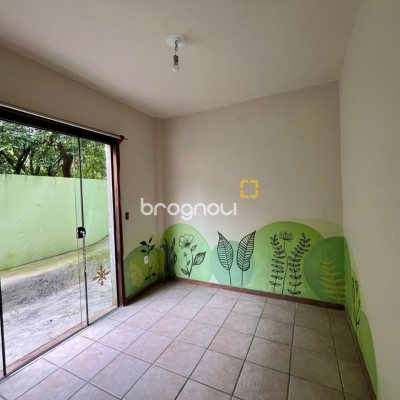 Casa com 220m², 6 quartos (sendo 1 suíte), 3 garagens, no bairro Rio Tavares em Florianópolis