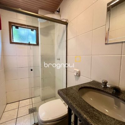 Casa com 220m², 6 quartos (sendo 1 suíte), 3 garagens, no bairro Rio Tavares em Florianópolis