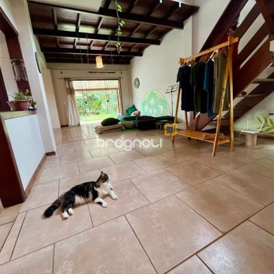 Casa com 220m², 6 quartos (sendo 1 suíte), 3 garagens, no bairro Rio Tavares em Florianópolis