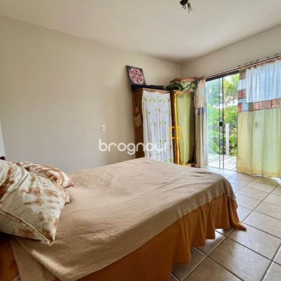 Casa com 220m², 6 quartos (sendo 1 suíte), 3 garagens, no bairro Rio Tavares em Florianópolis