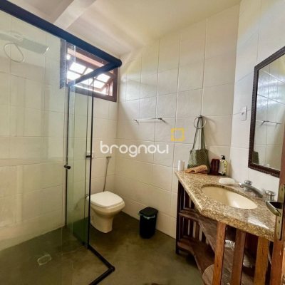 Casa com 220m², 6 quartos (sendo 1 suíte), 3 garagens, no bairro Rio Tavares em Florianópolis