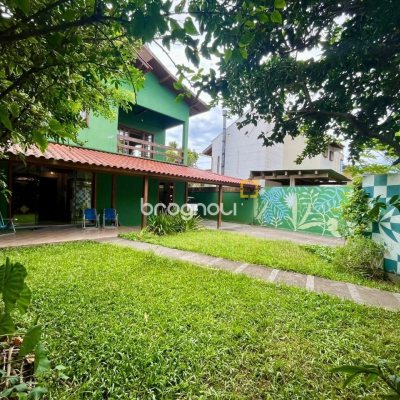 Casa com 220m², 6 quartos (sendo 1 suíte), 3 garagens, no bairro Rio Tavares em Florianópolis