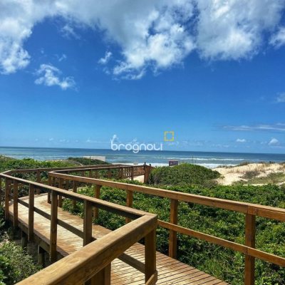 Casa com 220m², 6 quartos (sendo 1 suíte), 3 garagens, no bairro Rio Tavares em Florianópolis