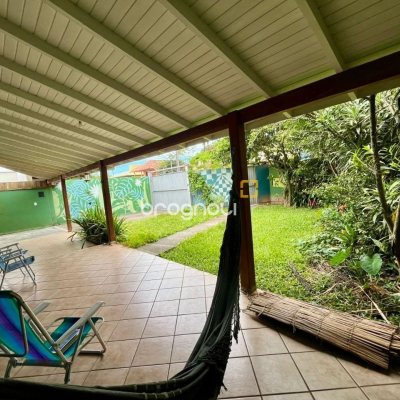 Casa com 220m², 6 quartos (sendo 1 suíte), 3 garagens, no bairro Rio Tavares em Florianópolis
