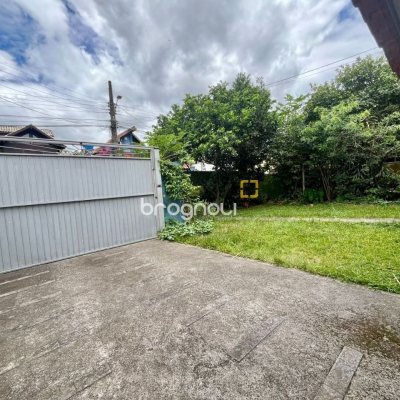 Casa com 220m², 6 quartos (sendo 1 suíte), 3 garagens, no bairro Rio Tavares em Florianópolis