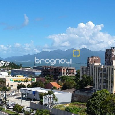 Cobertura com 117m², 2 quartos (sendo 1 suíte), 2 garagens, no bairro Capoeiras em Florianópolis