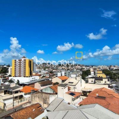 Cobertura com 117m², 2 quartos (sendo 1 suíte), 2 garagens, no bairro Capoeiras em Florianópolis