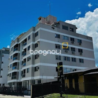 Cobertura com 117m², 2 quartos (sendo 1 suíte), 2 garagens, no bairro Capoeiras em Florianópolis