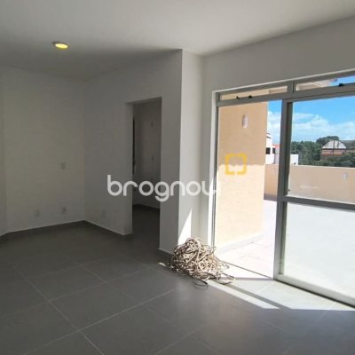 Cobertura com 117m², 2 quartos (sendo 1 suíte), 2 garagens, no bairro Capoeiras em Florianópolis