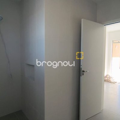 Cobertura com 117m², 2 quartos (sendo 1 suíte), 2 garagens, no bairro Capoeiras em Florianópolis
