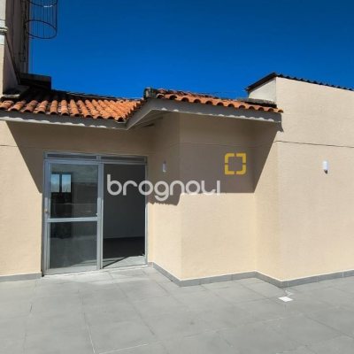 Cobertura com 117m², 2 quartos (sendo 1 suíte), 2 garagens, no bairro Capoeiras em Florianópolis