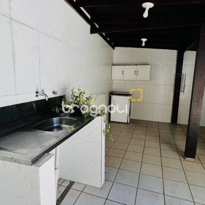 Cobertura com 117m², 2 quartos (sendo 1 suíte), 2 garagens, no bairro Capoeiras em Florianópolis