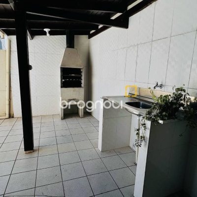 Cobertura com 117m², 2 quartos (sendo 1 suíte), 2 garagens, no bairro Capoeiras em Florianópolis
