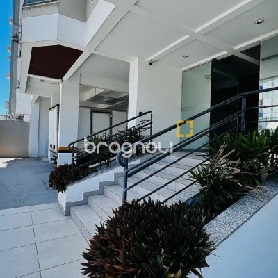 Cobertura com 117m², 2 quartos (sendo 1 suíte), 2 garagens, no bairro Capoeiras em Florianópolis