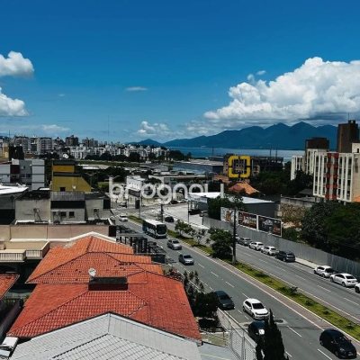 Cobertura com 117m², 2 quartos (sendo 1 suíte), 2 garagens, no bairro Capoeiras em Florianópolis