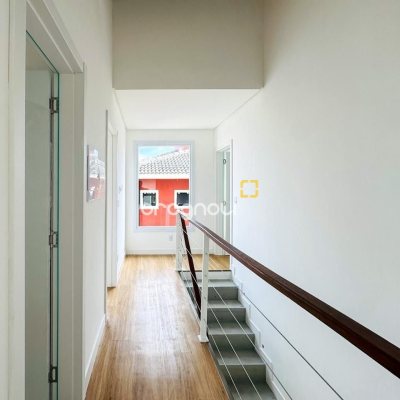 Casa com 123m², 3 quartos (sendo 1 suíte), 1 garagem, no bairro Campeche em Florianópolis