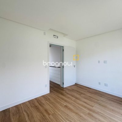 Casa com 123m², 3 quartos (sendo 1 suíte), 1 garagem, no bairro Campeche em Florianópolis