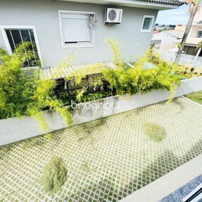 Casa com 123m², 3 quartos (sendo 1 suíte), 1 garagem, no bairro Campeche em Florianópolis