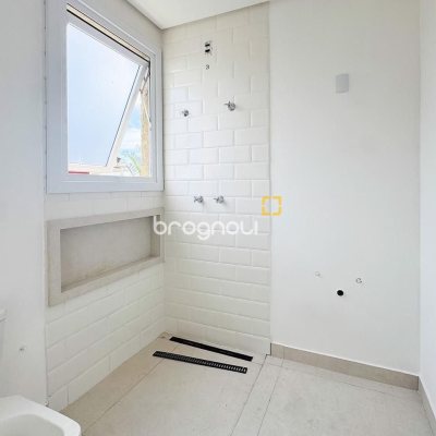 Casa com 123m², 3 quartos (sendo 1 suíte), 1 garagem, no bairro Campeche em Florianópolis