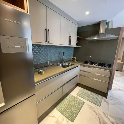 Cobertura com 318m², 4 quartos (sendo 4 suítes), 3 garagens, no bairro Cachoeira do Bom Jesus em Florianópolis