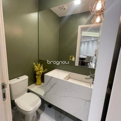Cobertura com 318m², 4 quartos (sendo 4 suítes), 3 garagens, no bairro Cachoeira do Bom Jesus em Florianópolis