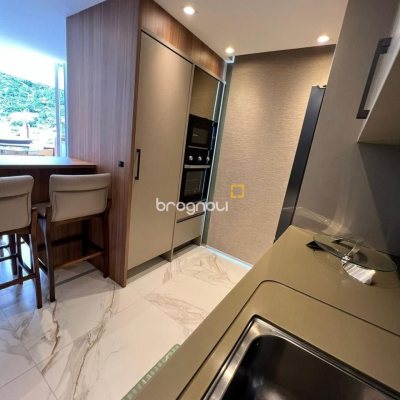 Cobertura com 318m², 4 quartos (sendo 4 suítes), 3 garagens, no bairro Cachoeira do Bom Jesus em Florianópolis